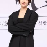 “下着を着ているのに…”ファン・ジョンウム、今度は時ならぬ“ノーブラ論争”…YouTube開設で続くノイズ
