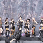 「イベントレポ」ME:I（ミーアイ） 初出演の「LuckyFes」で観客を熱狂の渦へ! 新曲「FLUTE」をパワフルに披露<オフィシャルライブレポート>