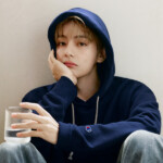 「BTS」V、吸い込まれるような眼差し…「Champion」のモデルに（動画あり）