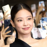 【全文】「BLACKPINK」JENNIEも頭を下げた…デビュー10周年をめぐる議論に謝罪「言い訳の余地もなく、申し訳ない」