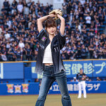 「LE SSERAFIM」ホン・ウンチェ、日本プロ野球で始球式を務め「勝利の女神」に…コラボのラブコール殺到