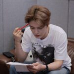 ジェジュン、真剣な姿に視線集中…「THE WAVE」レコーディングビハインド