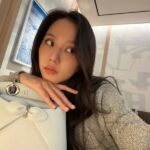 「BLACKPINK」JISOO、この美貌そのものが秋夕の贈り物…ディオールのバッグと近況フォト公開