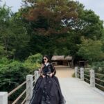 俳優チャン・ドンゴンの妻女優コ・ソヨン、シースルーの韓服にサングラス…さすが芸能界を代表するファッションリーダー