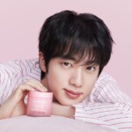 「BTS」Jin、ピンクモードでつやつやの肌…もっと輝く明日のために（動画あり）