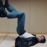 「BTS」Jung Kook、スマートさが引き立つジーンズスタイル（動画あり）