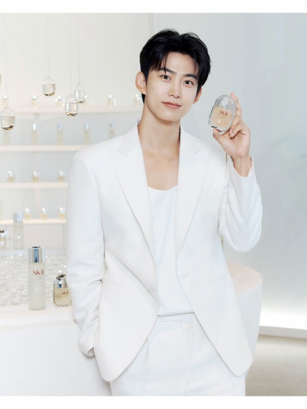「2PM」テギョン、ホワイトスーツの貴公子…登場するだけで現場を明るく