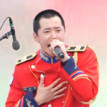 入隊中のイ・ジュニョン、韓牛祭りに登場…アイドル時代を彷彿とさせるキレ味で「Honey」を熱唱