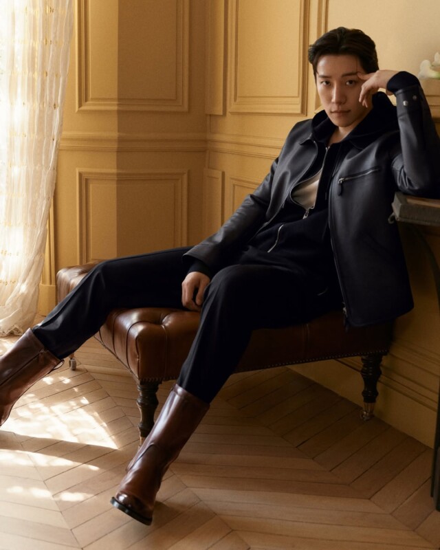 「2PM」イ・ジュノ、高級感あふれる革ジャンコーデ…「Berluti」のグラビアでシックな魅力