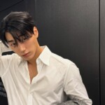 「ATEEZ」サン、白シャツが反則級の広い肩