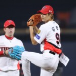 「CNBLUE」カン・ミンヒョク、KIAタイガース戦の始球式に登場