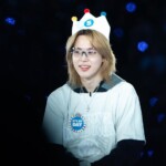 <トレンドブログ>「BTS」Jimin、チリで誕生日の熱いお祝い… 誕生日の王冠と祝賀バッジを身に着けて