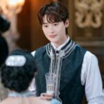 <トレンドブログ>俳優イ・ジョンソク、 Disney+新シリーズ『再婚承認を要求します』のスチール公開…神秘的でメロい王子様ビジュアル