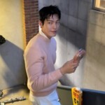 <トレンドブログ>俳優キム・ウビン、やっぱり男はピンク…広告撮影中の近況を公開