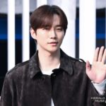 【フォト】「2PM」ジュノ、スウェードのコートで完成させたダンディな空港ファッション