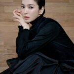 ソン・ヘギョ、”おでこ全開”のオールバックでも「問題ゼロ！」…小顔すぎる驚きの女神ビジュアル