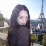 シン・ミナ、パリも”ひれふす”美貌「まるで本物の皇后」…圧巻の気品と小顔でファン魅了