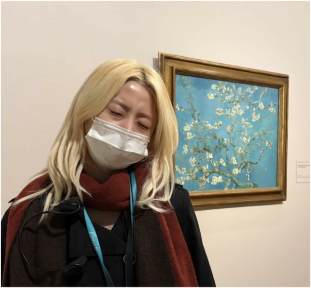 「LE SSERAFIM」ホ・ユンジン、美術館で涙…「まさか泣いてるの？」