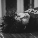 「BTS」Jung Kookが撮影したV…モノクロでも圧倒的な存在感「愛着モデル」