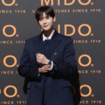 イ・ジョンソク、洗練されたスーツ姿で魅了…「ミドー」ローンチイベントのオフショット公開