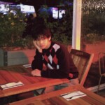 「BTS」V、グラビアのような日常…Jung Kookとはやんちゃなピース