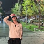 「n.SSign」カズタ、リラックスした上海の夜の公園…さりげない姿にも人並み外れた存在感