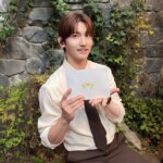 「東方神起」チャンミン、ファンの結婚式を歌でお祝い…素敵なネクタイ姿（動画あり）