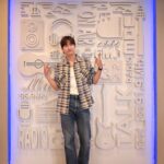 「東方神起」チャンミン、ラジオDJとしての爽やかショットを公開…チェックシャツ×デニムでカジュアルな魅力