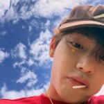 <トレンドブログ>「BTS」V、キャンディーをくわえた素朴な姿…自然の中でリラックス（動画あり）