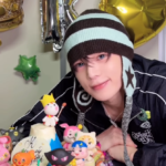 「&TEAM」K、キャラクター大盛りのかわいいケーキでハッピーバースデー（動画あり）