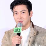 「SUPER JUNIOR」チェ・シウォン、サッカー代表チームの兵役免除発言…足を引きずるセレモニーに苦言「実に残念だ」